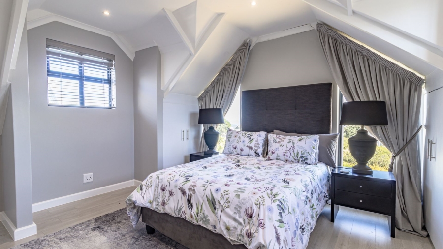 4 Bedroom Property for Sale in Grotto Bay Western Cape